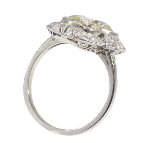 Bague 51 L'élégance Art déco : l'histoire d'une bague en diamant des années 1930 58 Facettes 22193-0036