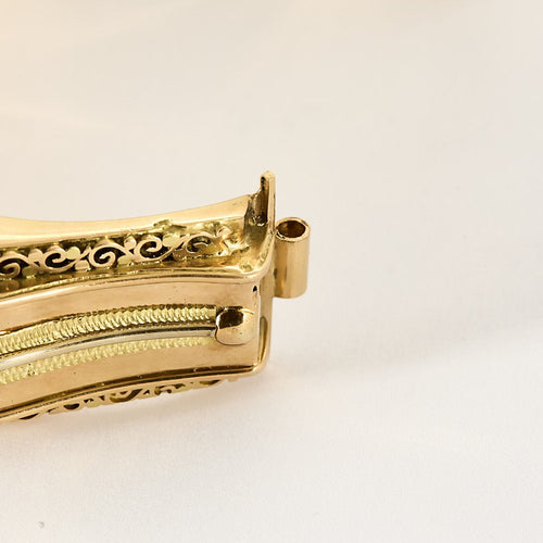 Bracelet en or jaune niellé.