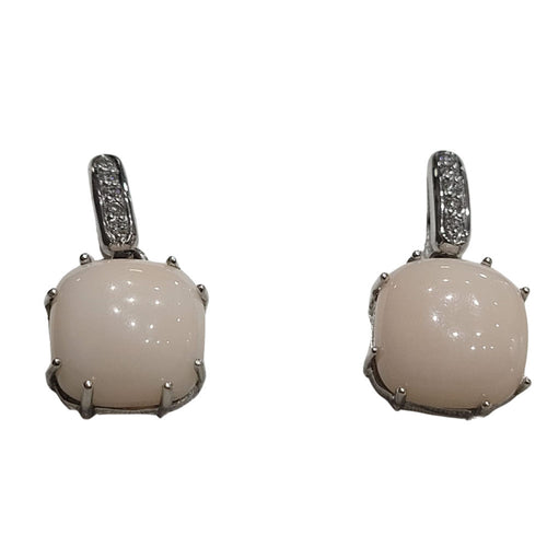 Boucles d’oreilles corail en or blanc 18k et diamants