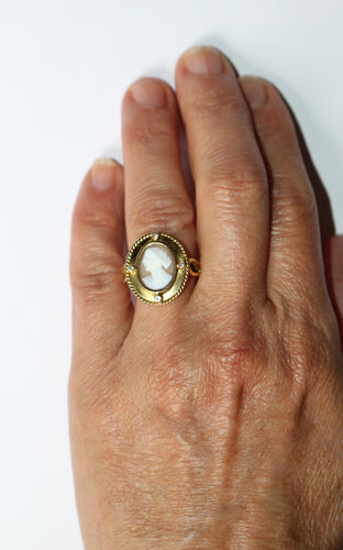 Bague 55 Bague ancienne camée coquille sur or jaune 58 Facettes 590