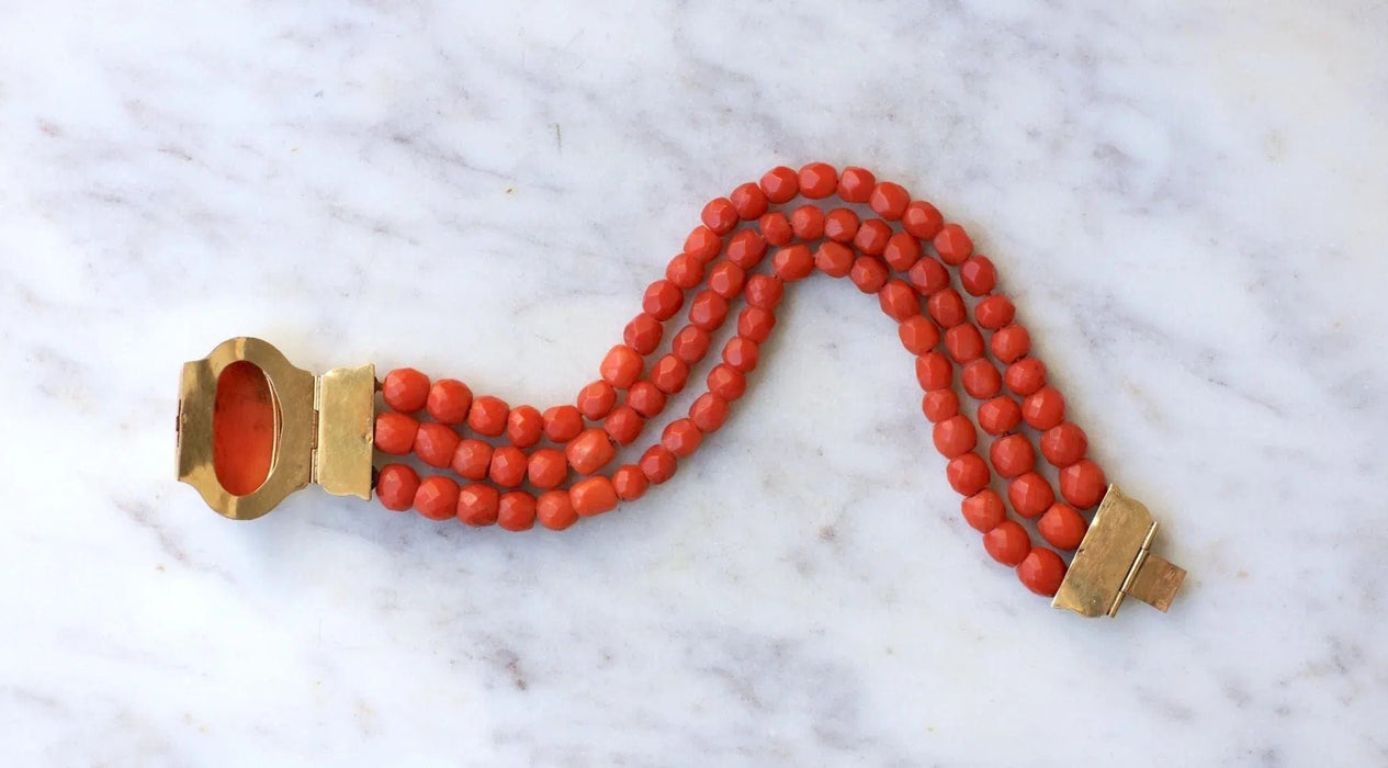 Bracelet ancien or jaune, corail, camée