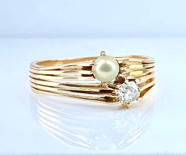 Bague toi et moi en or jaune, diamant et perle vers 1900