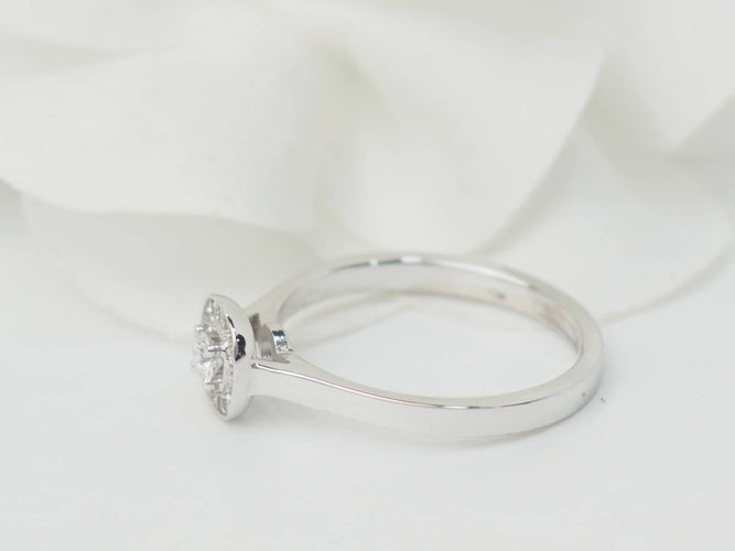 Bague solitaire en or blanc et diamants 0.15ct