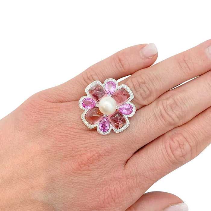 Bague 52 Bague Chanel, "San Marco", or blanc, perle, saphirs roses, tourmalines roses, diamants. 58 Facettes 34030