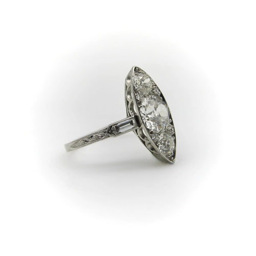 Bague Bague en platine édouardienne avec diamant taille européenne ancienne en forme de navette 58 Facettes