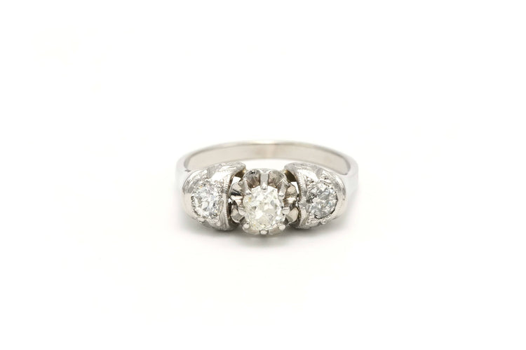 Bague Contemporaine en or blanc sertie de diamants