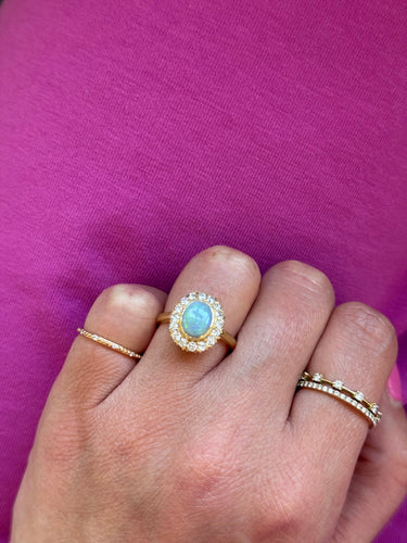 Bague 54 Yellow gold Australian opal and diamond ring 58 Facettes