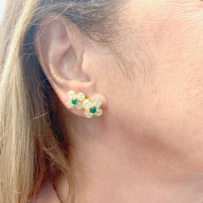 Boucles d'oreilles Clips Van Cleef & Arpels, "Fleurette", en or jaune, diamants et émeraudes. 58 Facettes 33748