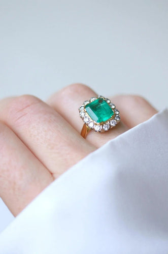 Bague 52.5 Bague Marguerite émeraude Colombie 3.20 Cts et diamants 58 Facettes