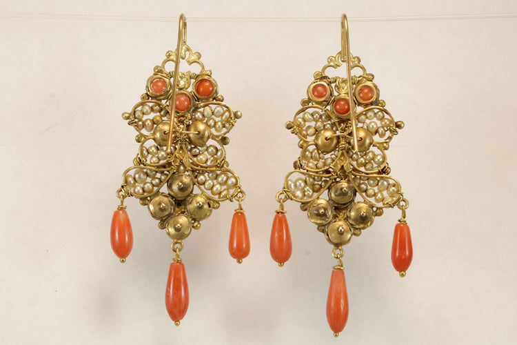 Boucles d'oreilles Boucles d'oreilles anciennes en perles de corail et filigrane d'or jaune 58 Facettes 7712