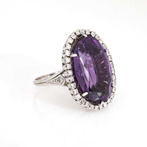 Bague Bague cocktail vintage en or blanc 18 carats, ornée d'une améthyste et de diamants, taille 5,25, style milieu du siècle. 58 Facettes G13978