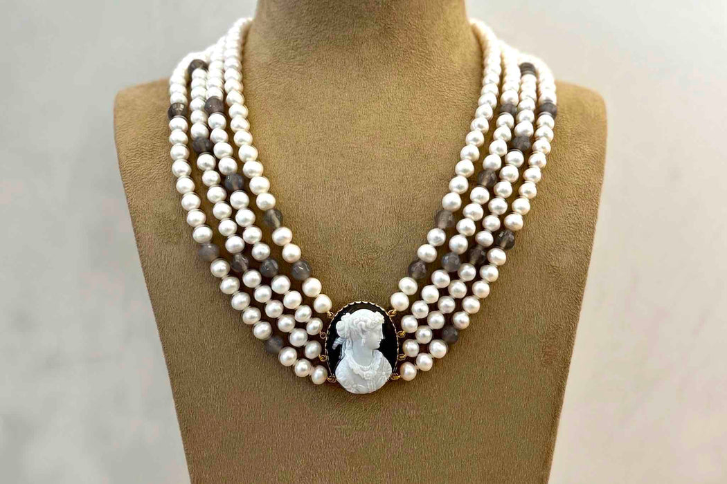 Collier Collier camée agate et perles d'eau douce en or 58 Facettes 24794