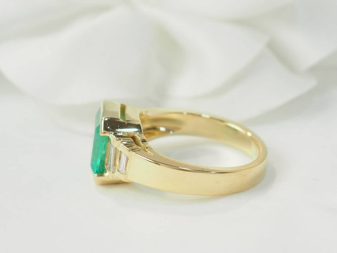 Bague 52.5 Bague en or jaune, émeraude et diamants 58 Facettes 33540