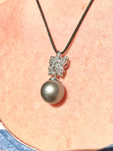 Pendentif Pendentif en or blanc, perle de Tahiti et diamants 58 Facettes AB606