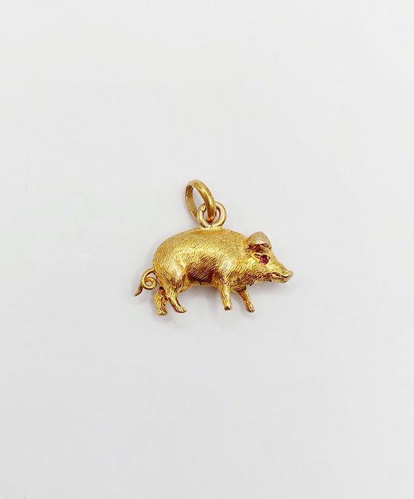 Pendentif Pendentif cochon en or jaune orné de pierre rouges (circa 1890) 58 Facettes A04730