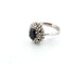 Bague vintage en or blanc 18 carats avec centre et bordure sertie de saphirs et de diamants