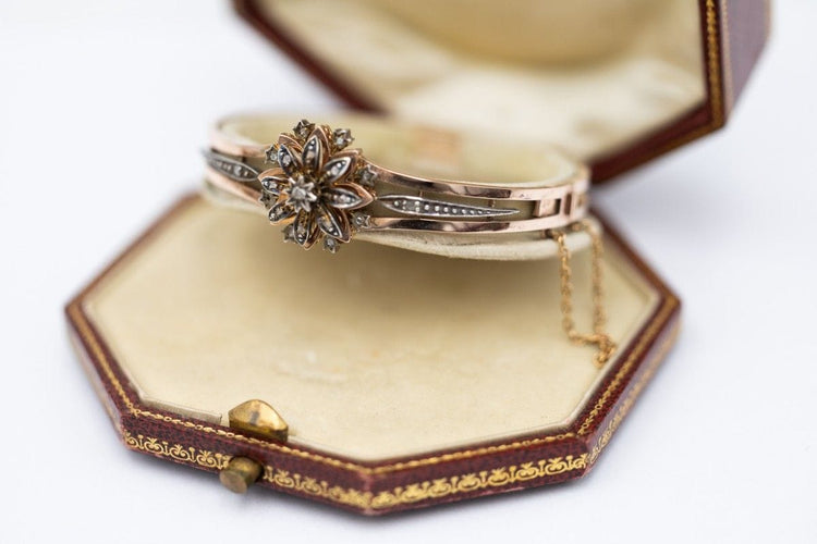 Bracelet Bracelet rigide motif floral en or 18k et diamants taille rose 58 Facettes 11837