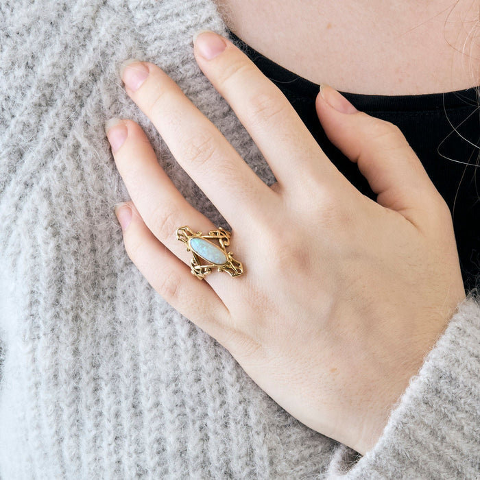 Bague marquise opale et or jaune