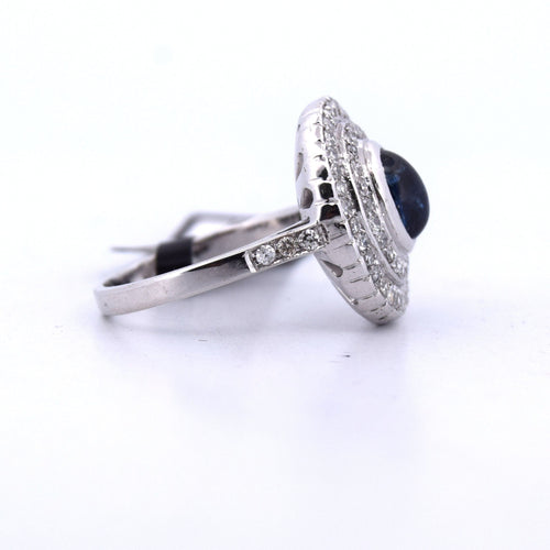 Bague 56 BAGUE EN OR BLANC - SAPHIR CABOCHON et DIAMANTS 58 Facettes