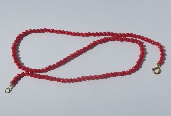 Collier Collier choker corail rouge fermoir or jaune 58 Facettes