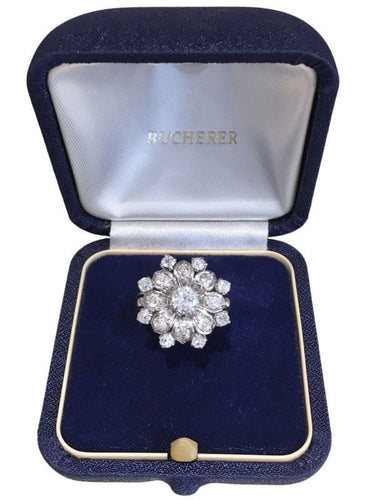 Bague 53 BUCHERER Bague florale en or blanc et diamants 58 Facettes