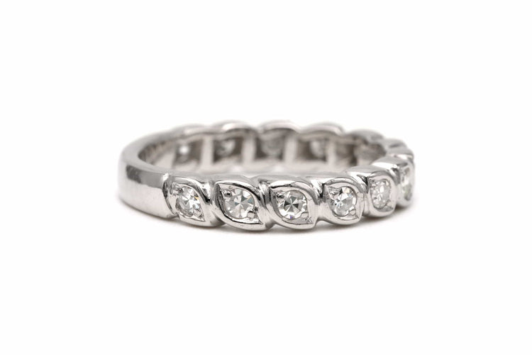 Bague 49 Alliance américaine contemporaine or blanc sertie de diamants 58 Facettes 18719