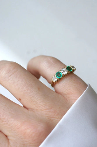Bague Bague Jarretière Emeraudes et Diamants Or Jaune 58 Facettes