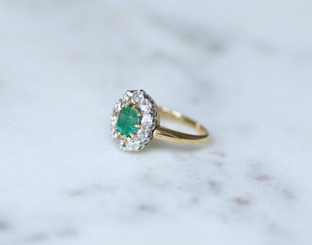 Bague 48 Bague marguerite ancienne émeraude colombienne et diamants en or jaune 18k et argent 58 Facettes
