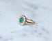 Bague 48 Bague marguerite ancienne émeraude colombienne et diamants en or jaune 18k et argent 58 Facettes
