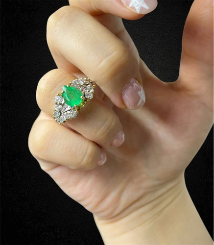 Bague en forme de goutte ornée d'émeraude et de diamants