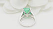Bague 54 Bague en or blanc, Emeraude 7cts de Colombie et diamants 58 Facettes 32632