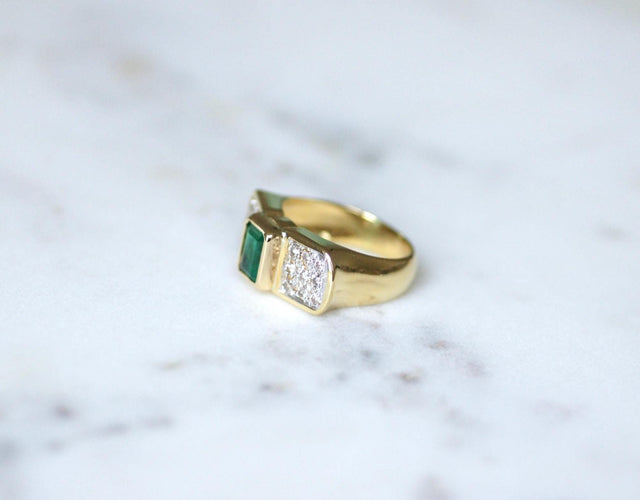Bague 56 Bague vintage émeraude rectangulaire 1,00 ct et diamants en or jaune et blanc 18k 58 Facettes