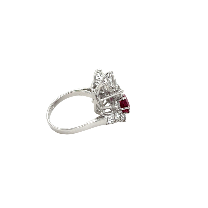 Bague Cocktail années 70 or blanc rubis diamants