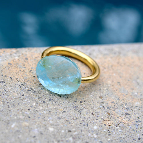 Bague 22K Gold Marie-Hélène de Taillac Milky Aquamarine Cabochon Ring 58 Facettes