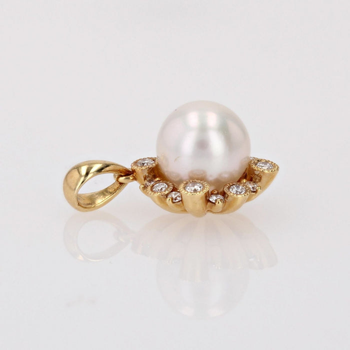 Pendentif Pendentif perle japonaise et son entourage de diamants brillant 58 Facettes 24-070