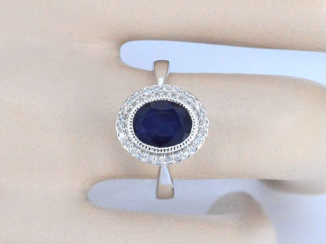 Bague 54 Bague entourage en or blanc avec diamants et saphir 58 Facettes 2044