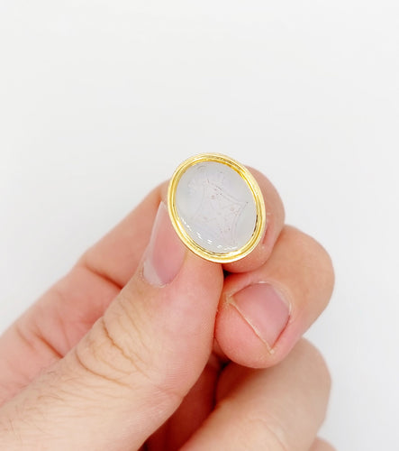 Pendentif sceau antique en or rose 14k et agate blanche