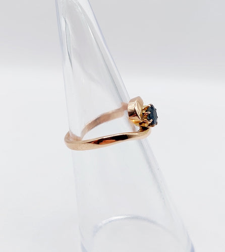 Bague 48 Bague tourbillon or jaune ornée d'un saphir (circa 1920) 58 Facettes A05082