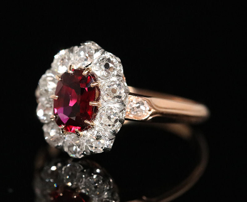 Bague de type pompadour or rose et platine en rubis et diamants.