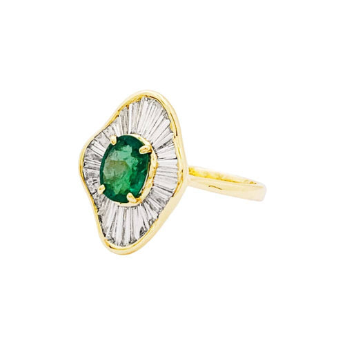 Bague 52 Bague "Jupe", or jaune, diamants, émeraude. 58 Facettes 35221