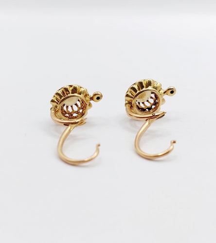 Boucles d'oreilles Dormeuses fleurs antiques en or 18k et perles (circa 1900) 58 Facettes A06493