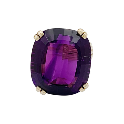 Bague or jaune et améthyste.
