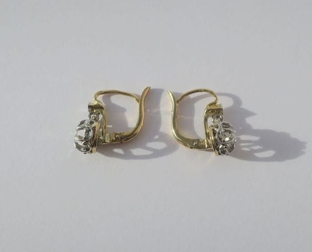 Boucles d’oreilles dormeuses trembleuses or jaune, platine, diamants - vers 1900
