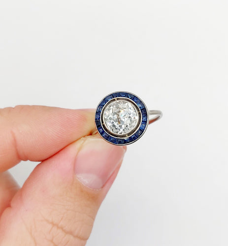 Bague 57.5 Bague cible art deco or blanc 18k diamant taille ancienne 2,40 carat et saphirs calibrés (circa 1920) 58 Facettes A06140