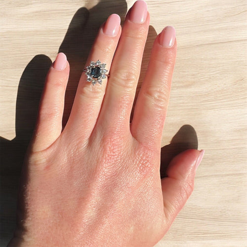 Bague Bague Marguerite Vintage en Or 18 Carats, Saphir Naturel et Diamants 58 Facettes 382