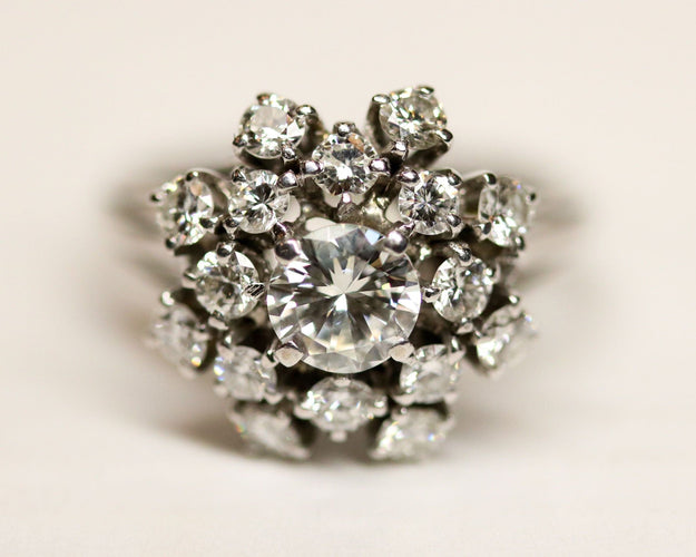 Bague 51 Bague Dôme Marguerite 1950 Diamants Or Blanc 58 Facettes A11664