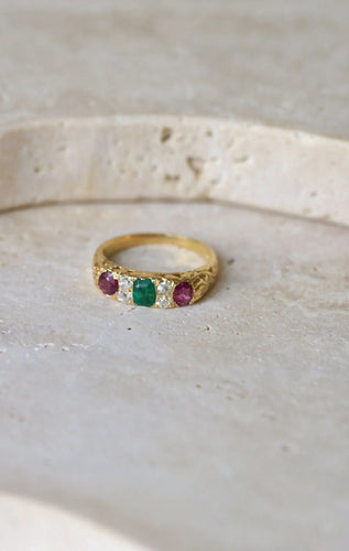 Bague 49 Bague jarretière or jaune émeraudes rubis et diamants 58 Facettes
