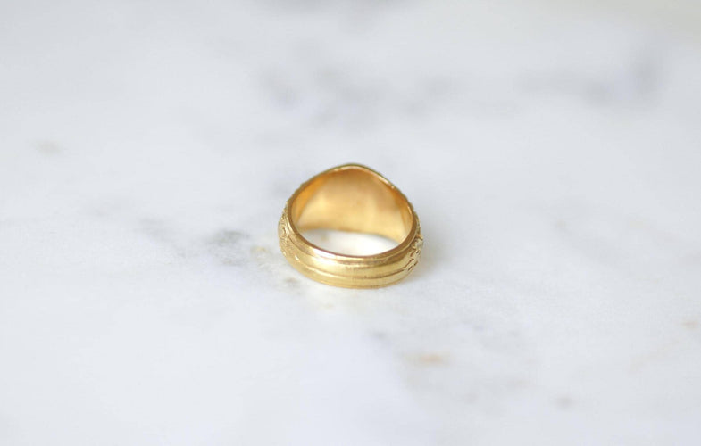 Bague 53 Chevalière ancienne Tête de Faune en or jaune 58 Facettes