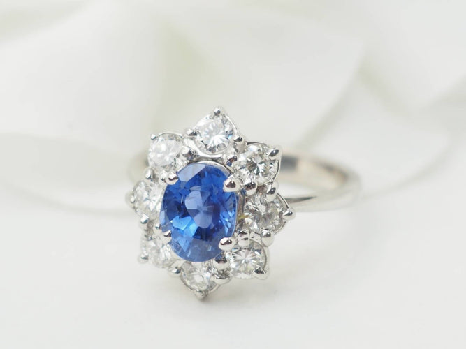 Bague 52 Bague entourage en or blanc, saphir et diamants 58 Facettes 33229