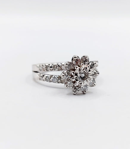 Bague marguerite vintage or blanc, 0,60 carat diamants serti illusion 58 Facettes A06236